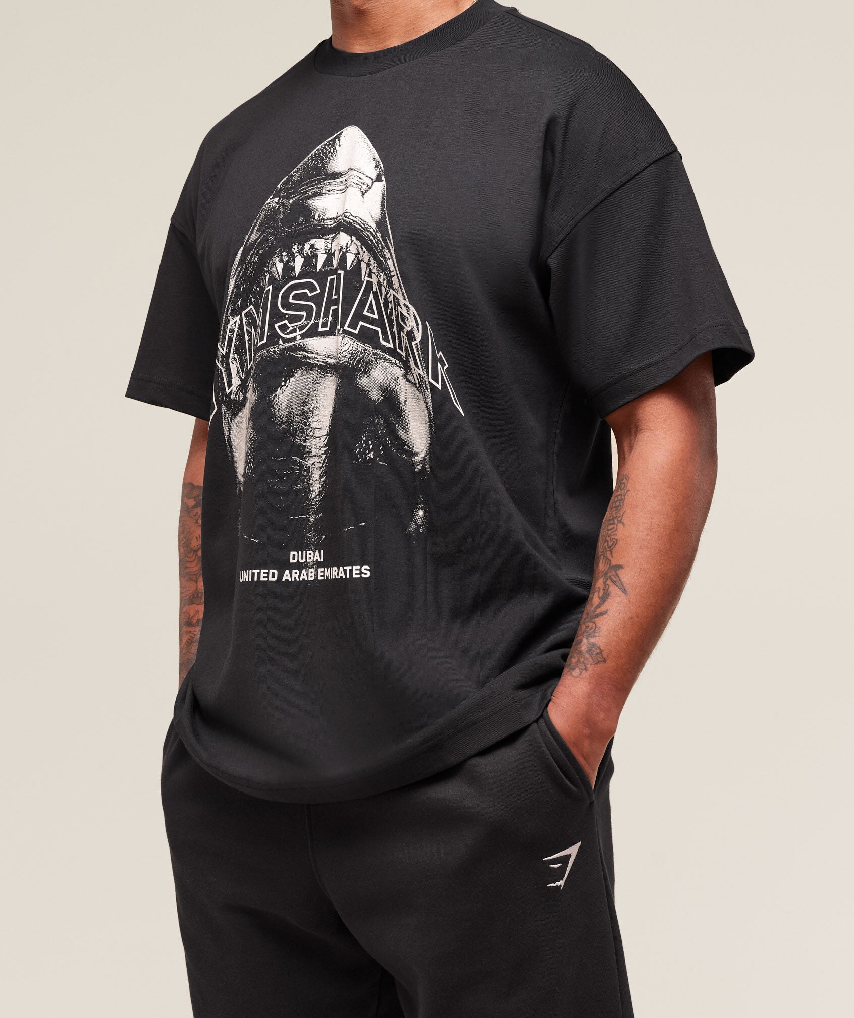 Shark Attack OS Tee Gymshark, Black - Gallery 1