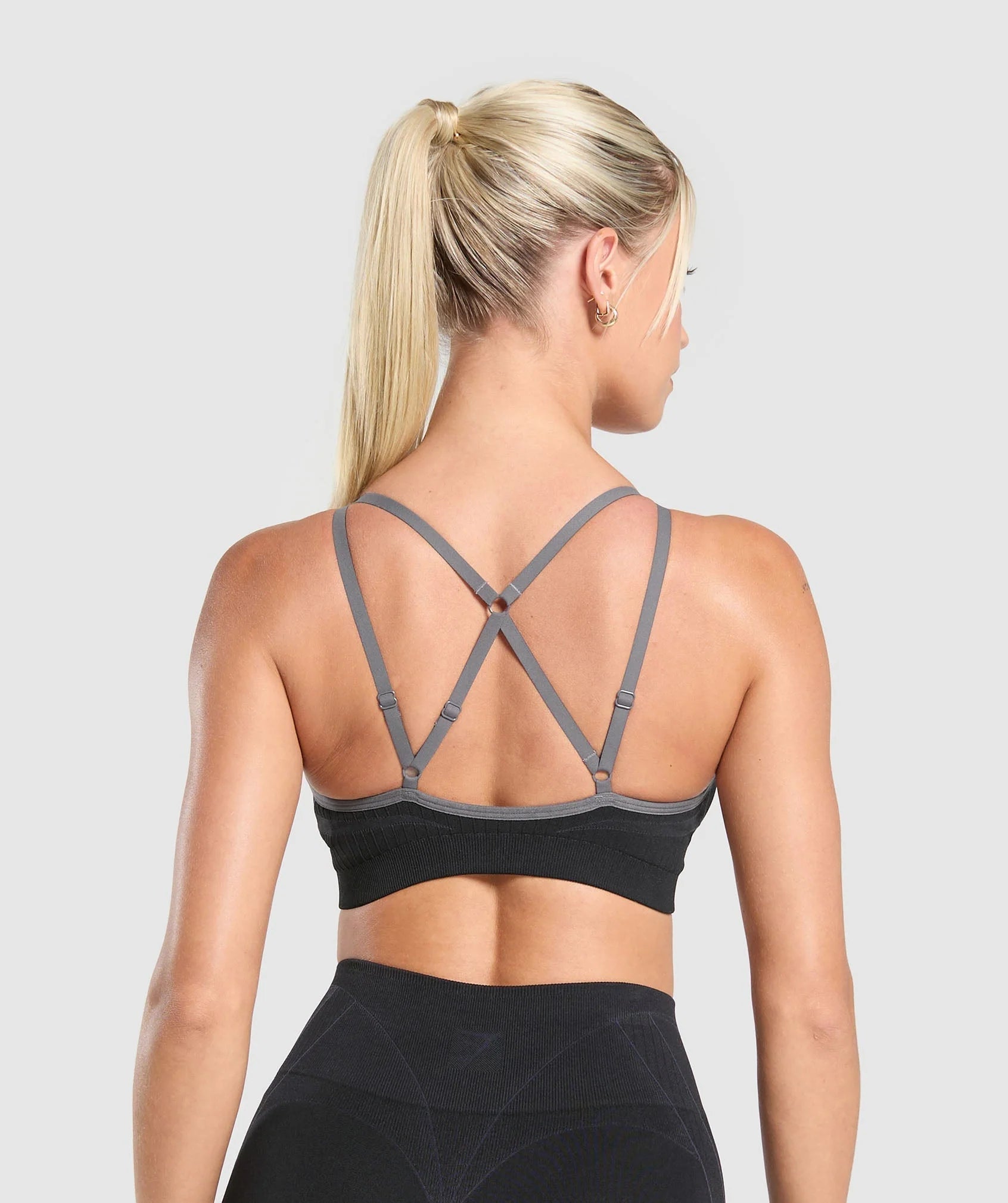 Apex Contrast Sports Bra - Gallery 2