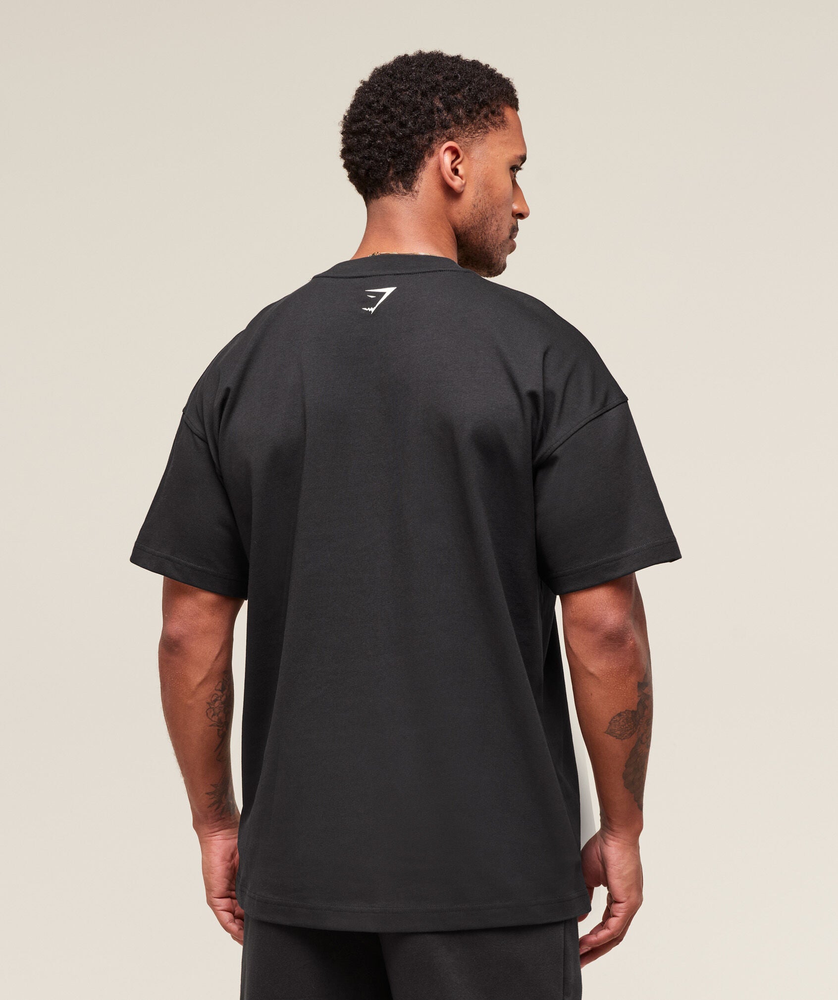 Shark Attack OS Tee Gymshark, Black - Gallery 3