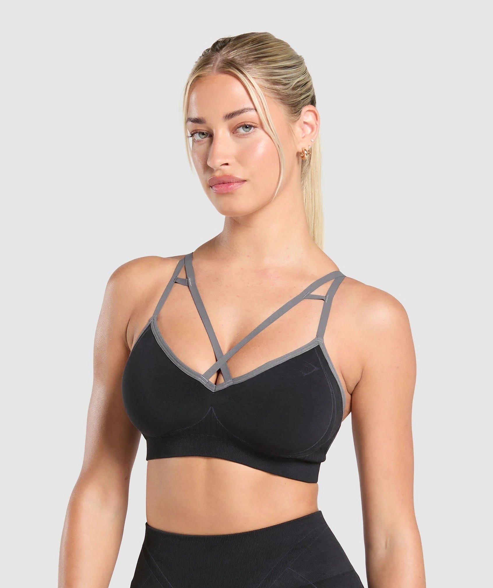 Apex Contrast Sports Bra - Gallery 1