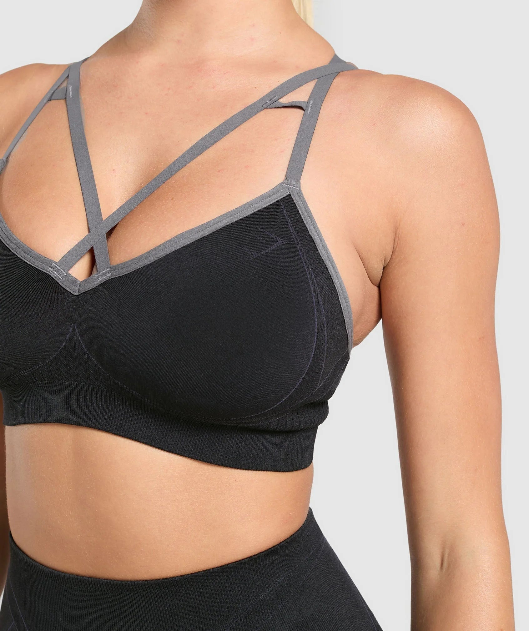 Apex Contrast Sports Bra - Gallery 4